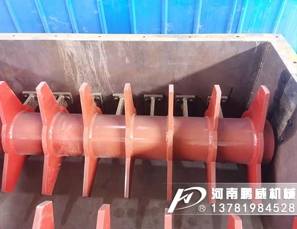 煤泥打散機根據物料流動性能送料螺桿區分為 單、雙螺桿設計，可以適用于各種不同原料類型